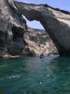 greece milos archway.jpg (195810 bytes)